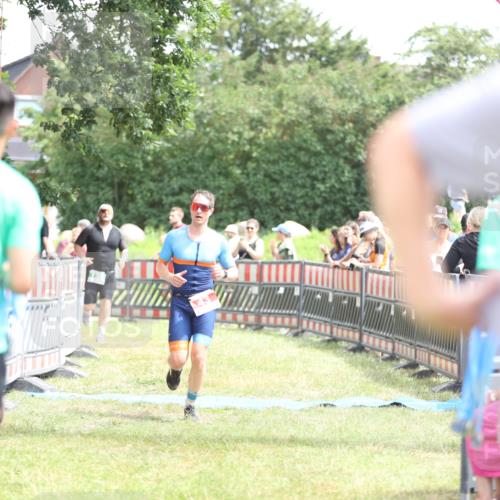 21.06.2026 - 29. Vierlanden-Triathlon Andreas Tolksdorf http://msf.ph/oto/9891704 21.06.2026 13:28:01 Ziel 43, 724, 43, 724 meine-sportfotos.de