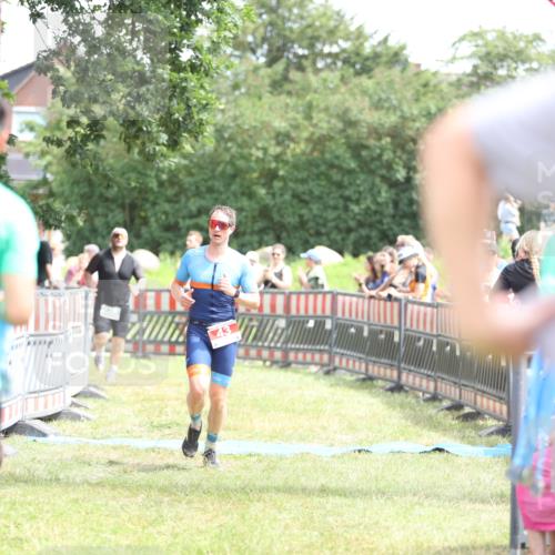 21.06.2026 - 29. Vierlanden-Triathlon Andreas Tolksdorf http://msf.ph/oto/9891705 21.06.2026 13:28:01 Ziel 43, 724, 43, 724 meine-sportfotos.de