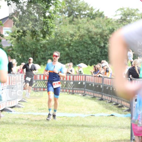 21.06.2026 - 29. Vierlanden-Triathlon Andreas Tolksdorf http://msf.ph/oto/9891706 21.06.2026 13:28:01 Ziel 43, 724, 43, 724 meine-sportfotos.de