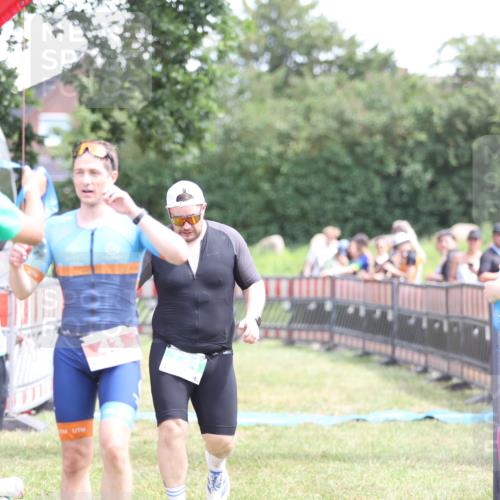 21.06.2026 - 29. Vierlanden-Triathlon Andreas Tolksdorf http://msf.ph/oto/9891711 21.06.2026 13:28:07 Ziel 724, 1020, 724, 1020 meine-sportfotos.de