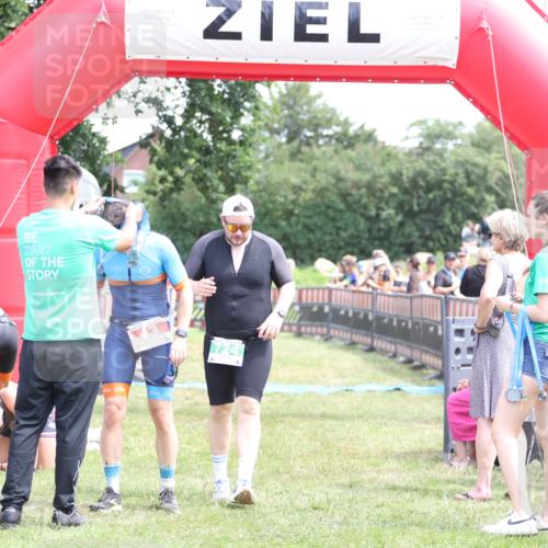 21.06.2026 - 29. Vierlanden-Triathlon Andreas Tolksdorf http://msf.ph/oto/9891714 21.06.2026 13:28:08 Ziel 724, 1020, 724, 1020 meine-sportfotos.de