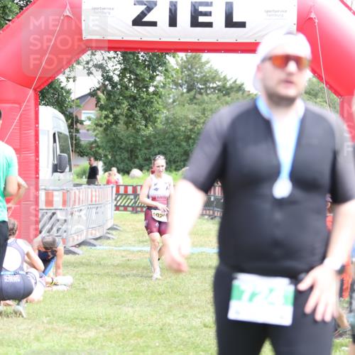 21.06.2026 - 29. Vierlanden-Triathlon Andreas Tolksdorf http://msf.ph/oto/9891722 21.06.2026 13:28:16 Ziel 835, 1020, 835, 1020 meine-sportfotos.de