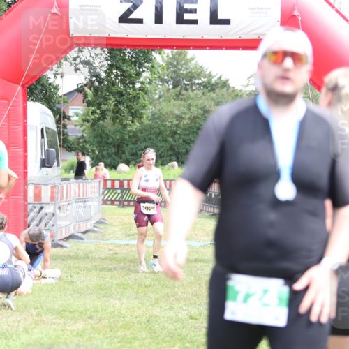 21.06.2026 - 29. Vierlanden-Triathlon Andreas Tolksdorf http://msf.ph/oto/9891724 21.06.2026 13:28:16 Ziel 835, 1020, 835, 1020 meine-sportfotos.de
