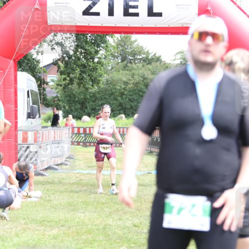 21.06.2026 - 29. Vierlanden-Triathlon Andreas Tolksdorf http://msf.ph/oto/9891725 21.06.2026 13:28:16 Ziel 835, 1020, 835, 1020 meine-sportfotos.de