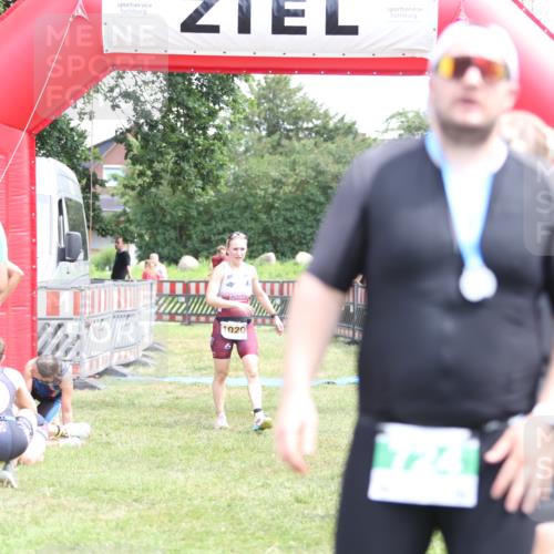 21.06.2026 - 29. Vierlanden-Triathlon Andreas Tolksdorf http://msf.ph/oto/9891726 21.06.2026 13:28:16 Ziel 835, 1020, 835, 1020 meine-sportfotos.de