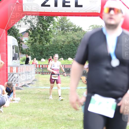21.06.2026 - 29. Vierlanden-Triathlon Andreas Tolksdorf http://msf.ph/oto/9891728 21.06.2026 13:28:16 Ziel 835, 1020, 835, 1020 meine-sportfotos.de