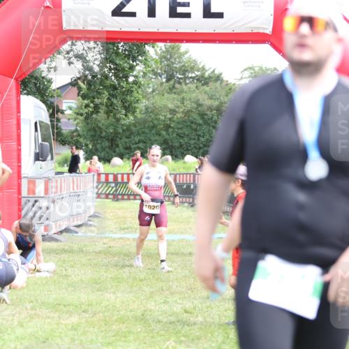 21.06.2026 - 29. Vierlanden-Triathlon Andreas Tolksdorf http://msf.ph/oto/9891729 21.06.2026 13:28:17 Ziel 835, 1020, 835, 1020 meine-sportfotos.de