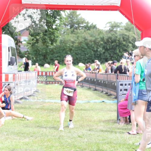 21.06.2026 - 29. Vierlanden-Triathlon Andreas Tolksdorf http://msf.ph/oto/9891734 21.06.2026 13:28:19 Ziel 684, 835, 684, 835 meine-sportfotos.de