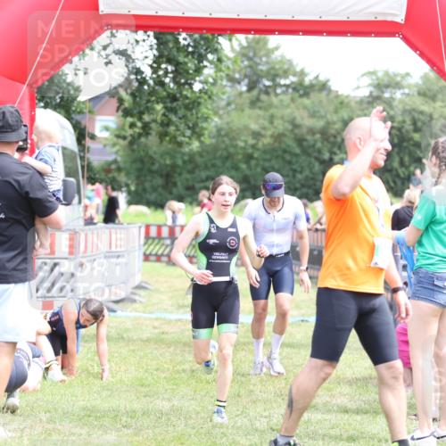 21.06.2026 - 29. Vierlanden-Triathlon Andreas Tolksdorf http://msf.ph/oto/9891768 21.06.2026 13:28:39 Ziel 38, 707, 827, 1009, 38, 707, 827, 1009 meine-sportfotos.de