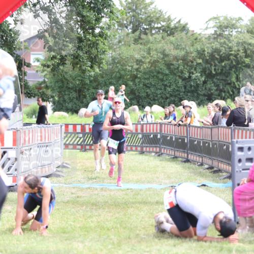 21.06.2026 - 29. Vierlanden-Triathlon Andreas Tolksdorf http://msf.ph/oto/9891773 21.06.2026 13:28:44 Ziel 707, 827, 707, 827 meine-sportfotos.de