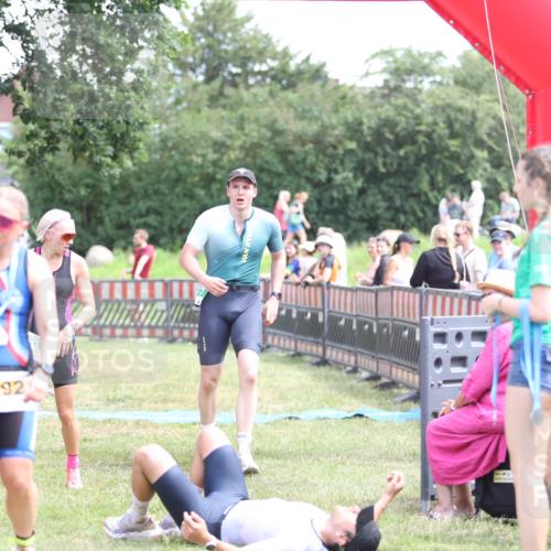 21.06.2026 - 29. Vierlanden-Triathlon Andreas Tolksdorf http://msf.ph/oto/9891785 21.06.2026 13:28:47 Ziel 707, 827, 901, 707, 827, 901 meine-sportfotos.de