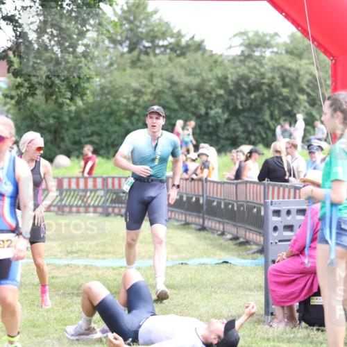 21.06.2026 - 29. Vierlanden-Triathlon Andreas Tolksdorf http://msf.ph/oto/9891786 21.06.2026 13:28:47 Ziel 707, 827, 901, 707, 827, 901 meine-sportfotos.de