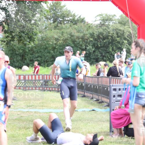 21.06.2026 - 29. Vierlanden-Triathlon Andreas Tolksdorf http://msf.ph/oto/9891791 21.06.2026 13:28:47 Ziel 707, 827, 901, 707, 827, 901 meine-sportfotos.de
