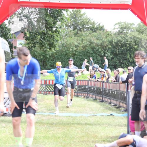 21.06.2026 - 29. Vierlanden-Triathlon Andreas Tolksdorf http://msf.ph/oto/9891814 21.06.2026 13:29:29 Ziel 114, 693, 730, 114, 693, 730 meine-sportfotos.de