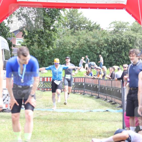 21.06.2026 - 29. Vierlanden-Triathlon Andreas Tolksdorf http://msf.ph/oto/9891815 21.06.2026 13:29:29 Ziel 114, 693, 730, 114, 693, 730 meine-sportfotos.de