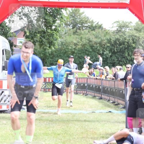 21.06.2026 - 29. Vierlanden-Triathlon Andreas Tolksdorf http://msf.ph/oto/9891818 21.06.2026 13:29:29 Ziel 114, 693, 730, 114, 693, 730 meine-sportfotos.de