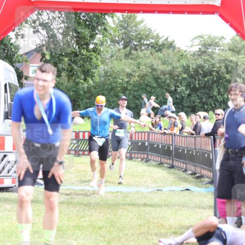 21.06.2026 - 29. Vierlanden-Triathlon Andreas Tolksdorf http://msf.ph/oto/9891819 21.06.2026 13:29:29 Ziel 114, 693, 730, 114, 693, 730 meine-sportfotos.de
