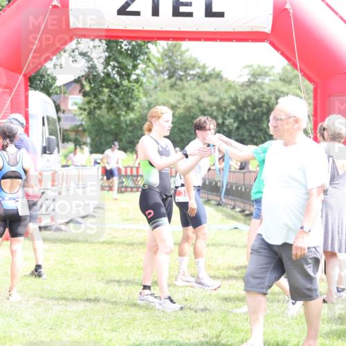 21.06.2026 - 29. Vierlanden-Triathlon Andreas Tolksdorf http://msf.ph/oto/9891832 21.06.2026 13:30:16 Ziel 83, 747, 758, 1011, 83, 747, 758, 1011 meine-sportfotos.de