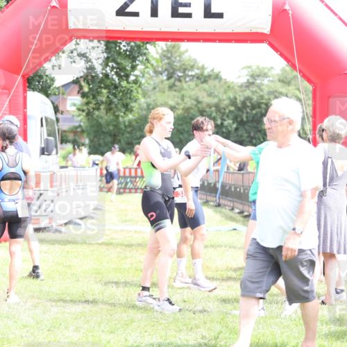 21.06.2026 - 29. Vierlanden-Triathlon Andreas Tolksdorf http://msf.ph/oto/9891833 21.06.2026 13:30:16 Ziel 83, 747, 758, 1011, 83, 747, 758, 1011 meine-sportfotos.de