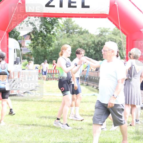 21.06.2026 - 29. Vierlanden-Triathlon Andreas Tolksdorf http://msf.ph/oto/9891834 21.06.2026 13:30:16 Ziel 83, 747, 758, 1011, 83, 747, 758, 1011 meine-sportfotos.de