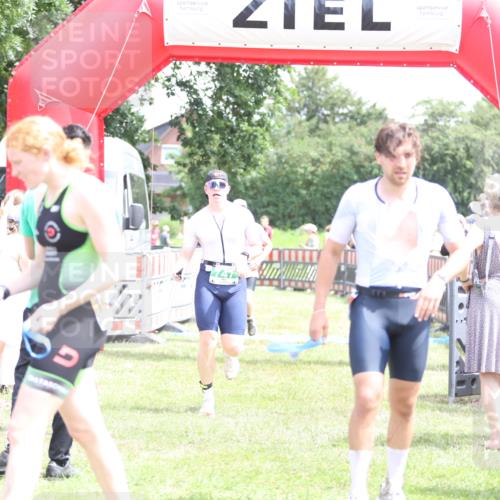 21.06.2026 - 29. Vierlanden-Triathlon Andreas Tolksdorf http://msf.ph/oto/9891838 21.06.2026 13:30:22 Ziel 83, 747, 758, 1011, 83, 747, 758, 1011 meine-sportfotos.de