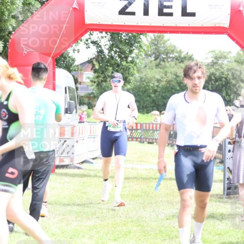 21.06.2026 - 29. Vierlanden-Triathlon Andreas Tolksdorf http://msf.ph/oto/9891841 21.06.2026 13:30:22 Ziel 83, 747, 758, 1011, 83, 747, 758, 1011 meine-sportfotos.de