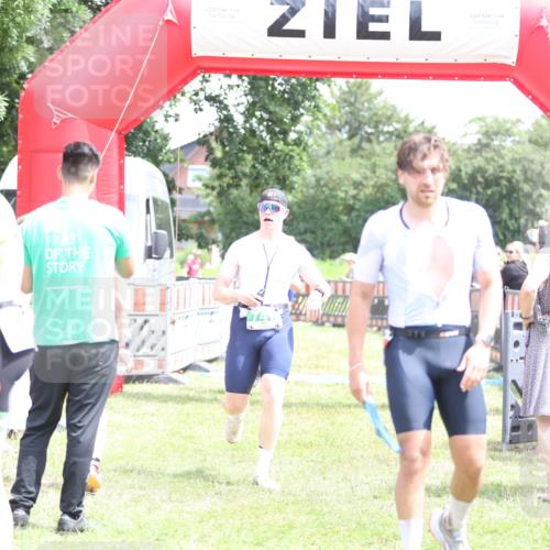 21.06.2026 - 29. Vierlanden-Triathlon Andreas Tolksdorf http://msf.ph/oto/9891844 21.06.2026 13:30:22 Ziel 83, 747, 758, 1011, 83, 747, 758, 1011 meine-sportfotos.de
