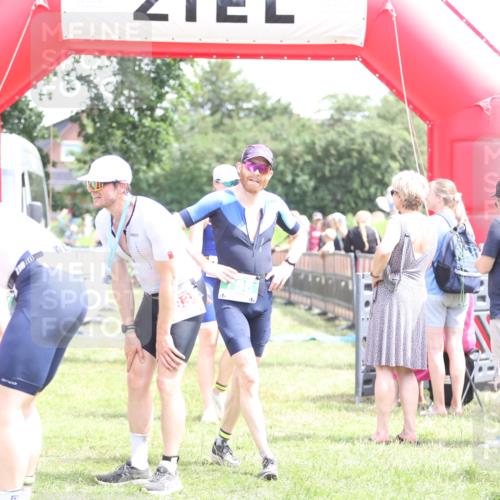 21.06.2026 - 29. Vierlanden-Triathlon Andreas Tolksdorf http://msf.ph/oto/9891845 21.06.2026 13:30:31 Ziel 1011, 1011 meine-sportfotos.de