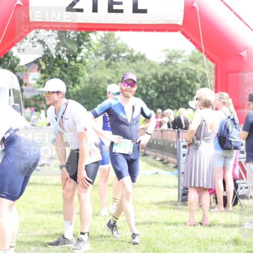 21.06.2026 - 29. Vierlanden-Triathlon Andreas Tolksdorf http://msf.ph/oto/9891846 21.06.2026 13:30:31 Ziel 1011, 1011 meine-sportfotos.de