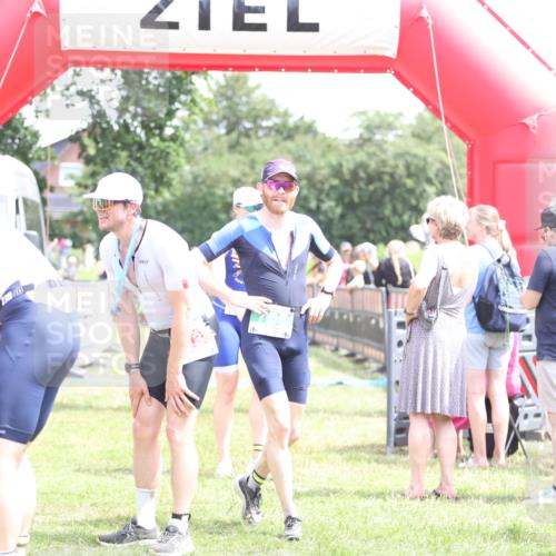 21.06.2026 - 29. Vierlanden-Triathlon Andreas Tolksdorf http://msf.ph/oto/9891847 21.06.2026 13:30:31 Ziel 1011, 1011 meine-sportfotos.de