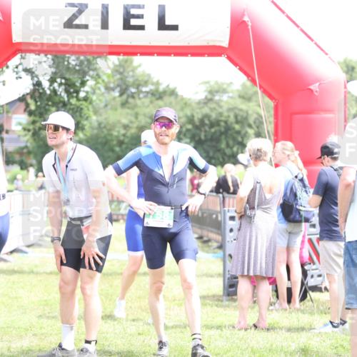 21.06.2026 - 29. Vierlanden-Triathlon Andreas Tolksdorf http://msf.ph/oto/9891852 21.06.2026 13:30:31 Ziel 1011, 1011 meine-sportfotos.de