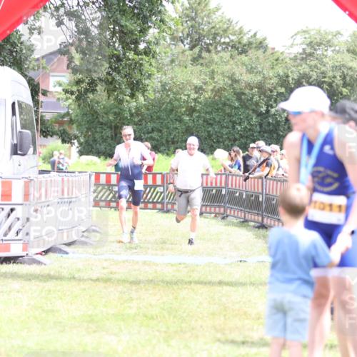 21.06.2026 - 29. Vierlanden-Triathlon Andreas Tolksdorf http://msf.ph/oto/9891853 21.06.2026 13:30:50 Ziel 887, 893, 887, 893 meine-sportfotos.de