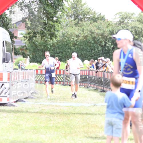 21.06.2026 - 29. Vierlanden-Triathlon Andreas Tolksdorf http://msf.ph/oto/9891856 21.06.2026 13:30:51 Ziel 887, 893, 887, 893 meine-sportfotos.de