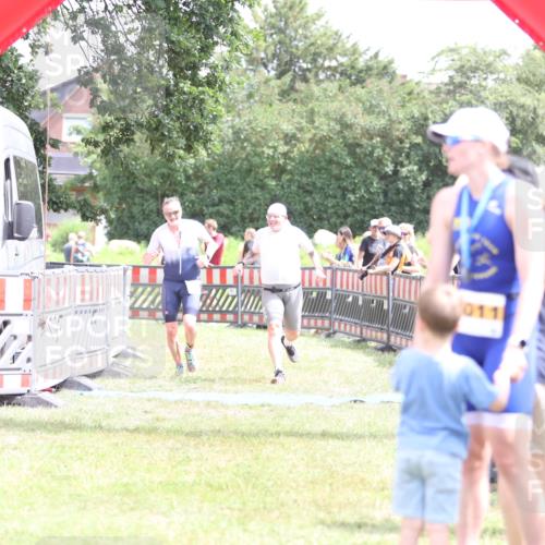 21.06.2026 - 29. Vierlanden-Triathlon Andreas Tolksdorf http://msf.ph/oto/9891858 21.06.2026 13:30:51 Ziel 887, 893, 887, 893 meine-sportfotos.de