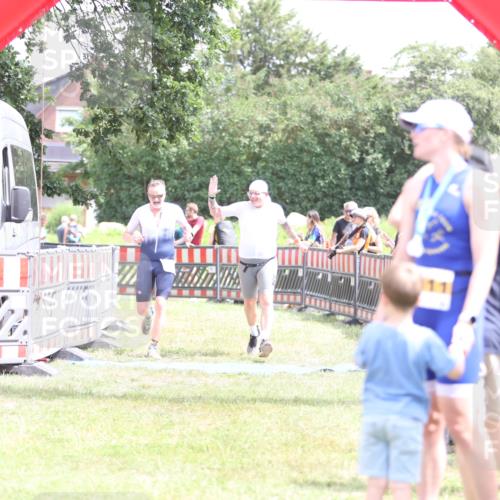 21.06.2026 - 29. Vierlanden-Triathlon Andreas Tolksdorf http://msf.ph/oto/9891861 21.06.2026 13:30:51 Ziel 887, 893, 887, 893 meine-sportfotos.de