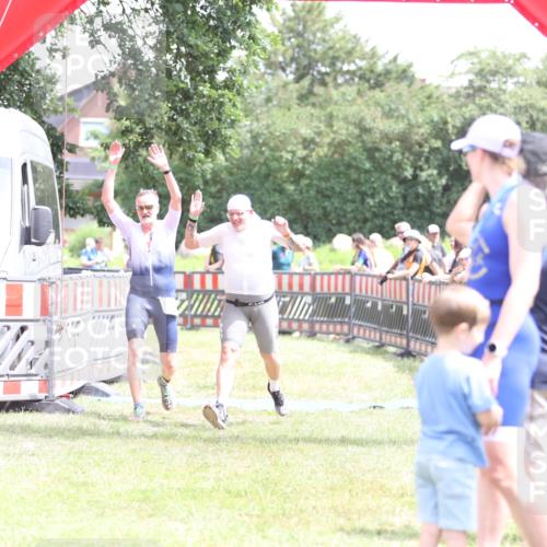 21.06.2026 - 29. Vierlanden-Triathlon Andreas Tolksdorf http://msf.ph/oto/9891864 21.06.2026 13:30:52 Ziel 887, 893, 887, 893 meine-sportfotos.de