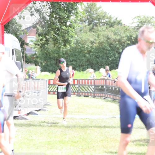 21.06.2026 - 29. Vierlanden-Triathlon Andreas Tolksdorf http://msf.ph/oto/9891870 21.06.2026 13:31:01 Ziel 887, 887 meine-sportfotos.de