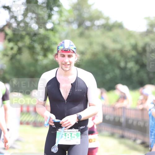21.06.2026 - 29. Vierlanden-Triathlon Andreas Tolksdorf http://msf.ph/oto/9891922 21.06.2026 13:31:58 Ziel 1021, 1021 meine-sportfotos.de