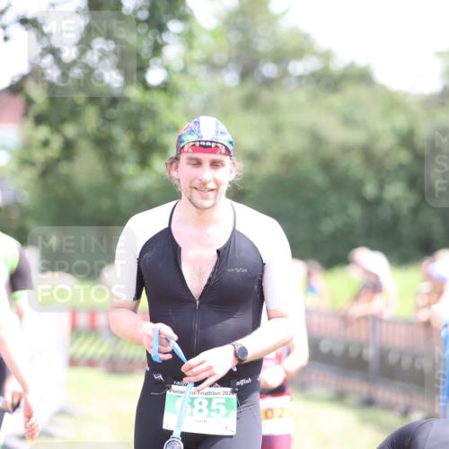 21.06.2026 - 29. Vierlanden-Triathlon Andreas Tolksdorf http://msf.ph/oto/9891924 21.06.2026 13:31:58 Ziel 1021, 1021 meine-sportfotos.de