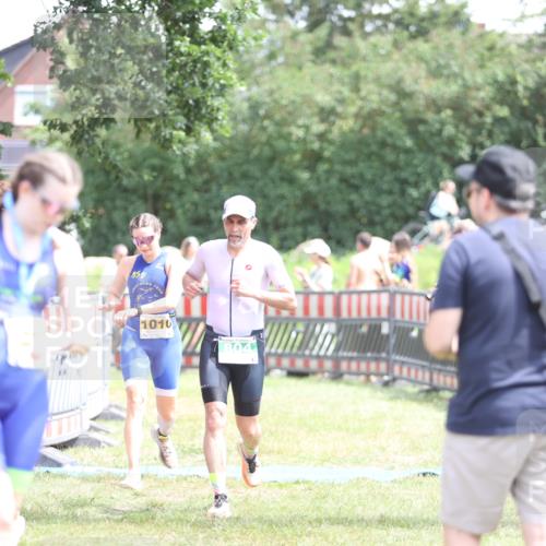 21.06.2026 - 29. Vierlanden-Triathlon Andreas Tolksdorf http://msf.ph/oto/9891946 21.06.2026 13:32:29 Ziel 683, 769, 804, 900, 986, 1003, 1010, 683, 769, 804, 900, 986, 1003, 1010 meine-sportfotos.de