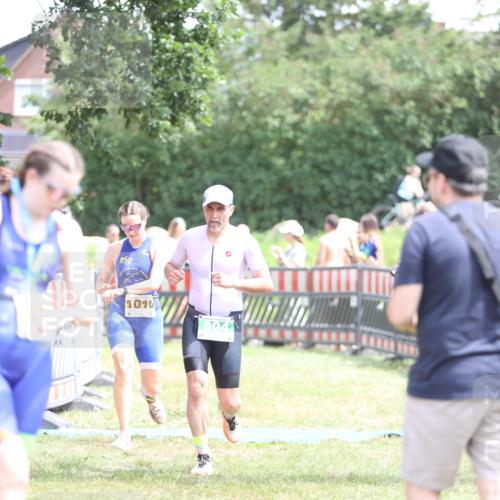 21.06.2026 - 29. Vierlanden-Triathlon Andreas Tolksdorf http://msf.ph/oto/9891947 21.06.2026 13:32:29 Ziel 683, 769, 804, 900, 986, 1003, 1010, 683, 769, 804, 900, 986, 1003, 1010 meine-sportfotos.de