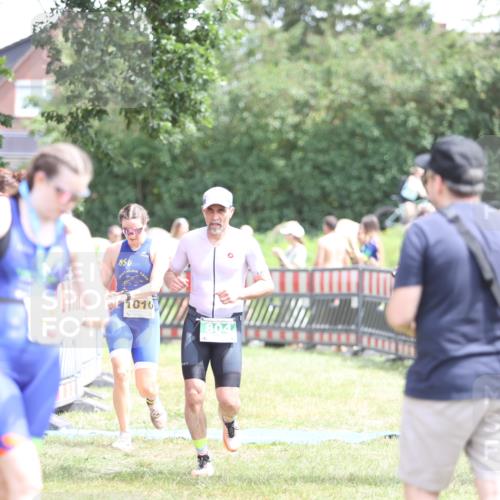 21.06.2026 - 29. Vierlanden-Triathlon Andreas Tolksdorf http://msf.ph/oto/9891948 21.06.2026 13:32:29 Ziel 683, 769, 804, 900, 986, 1003, 1010, 683, 769, 804, 900, 986, 1003, 1010 meine-sportfotos.de