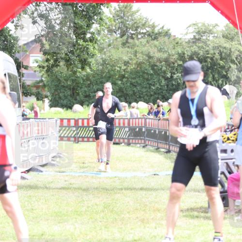21.06.2026 - 29. Vierlanden-Triathlon Andreas Tolksdorf http://msf.ph/oto/9892025 21.06.2026 13:35:15 Ziel 658, 813, 658, 813 meine-sportfotos.de
