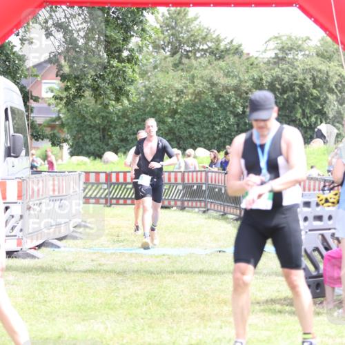21.06.2026 - 29. Vierlanden-Triathlon Andreas Tolksdorf http://msf.ph/oto/9892027 21.06.2026 13:35:15 Ziel 658, 813, 658, 813 meine-sportfotos.de