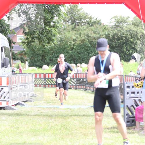 21.06.2026 - 29. Vierlanden-Triathlon Andreas Tolksdorf http://msf.ph/oto/9892030 21.06.2026 13:35:16 Ziel 658, 813, 658, 813 meine-sportfotos.de