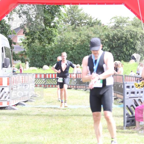 21.06.2026 - 29. Vierlanden-Triathlon Andreas Tolksdorf http://msf.ph/oto/9892033 21.06.2026 13:35:16 Ziel 658, 813, 658, 813 meine-sportfotos.de