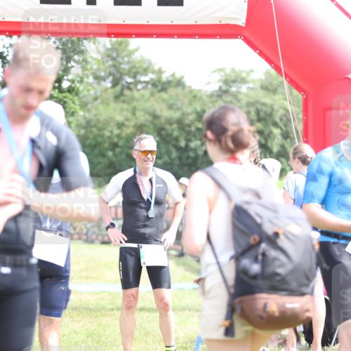 21.06.2026 - 29. Vierlanden-Triathlon Andreas Tolksdorf http://msf.ph/oto/9892035 21.06.2026 13:35:28 Ziel  meine-sportfotos.de