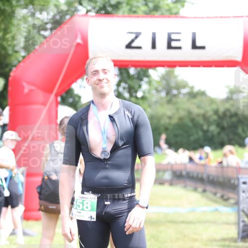21.06.2026 - 29. Vierlanden-Triathlon Andreas Tolksdorf http://msf.ph/oto/9892044 21.06.2026 13:35:41 Ziel  meine-sportfotos.de