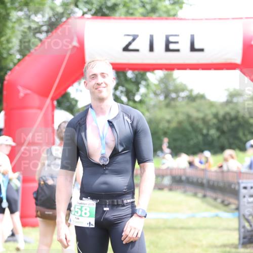 21.06.2026 - 29. Vierlanden-Triathlon Andreas Tolksdorf http://msf.ph/oto/9892047 21.06.2026 13:35:42 Ziel  meine-sportfotos.de