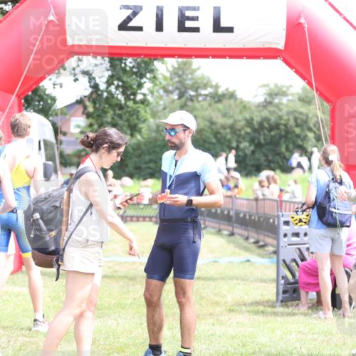 21.06.2026 - 29. Vierlanden-Triathlon Andreas Tolksdorf http://msf.ph/oto/9892052 21.06.2026 13:35:53 Ziel 278, 687, 723, 278, 687, 723 meine-sportfotos.de